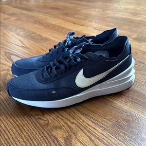 Nike waffle low navy and white